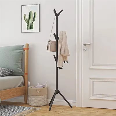 Porte-manteau sur pied